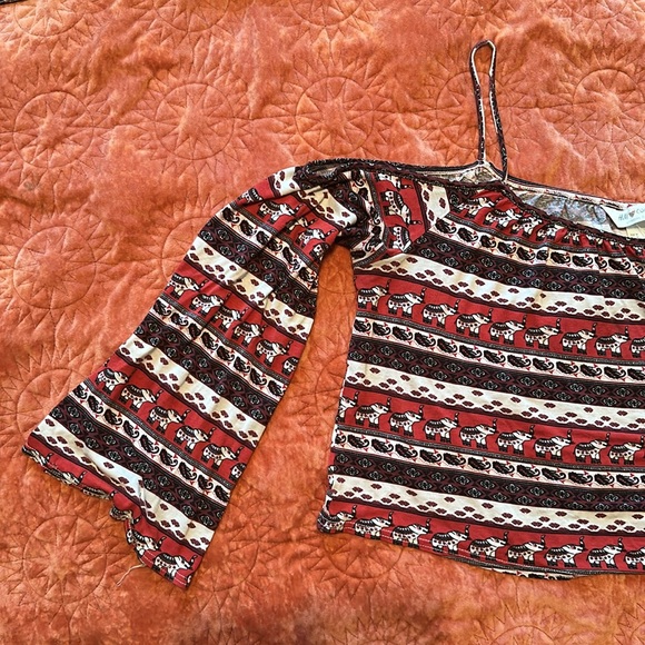 H&M Tops - Boho Elephant Cold-shoulder Bellsleeve H&M